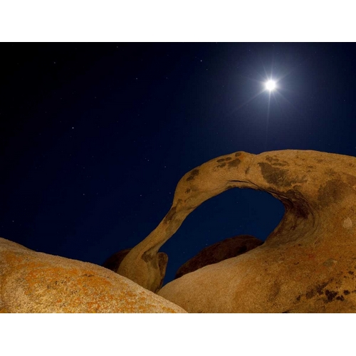 CA, Alabama Hills Moonrise behind Mobius Arch